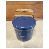 1 pint size crock with lid