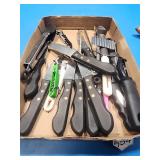 Kitchen knifes and peelers