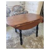 Drop leaf table