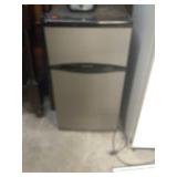 Apartment size refrigerator