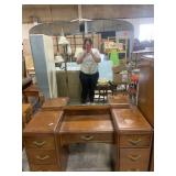 Dresser vanity with mirror
