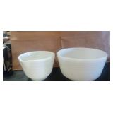 White Pyrex bowl set