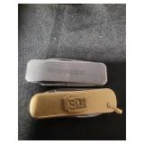 2 pocket knives
