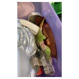 Tote of vintage cake tin mold