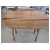 Drop leaf table