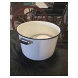 Enamel pot
