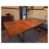 Drop leaf table