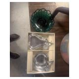 Apple & pear snack dishes, green bowl