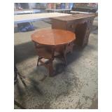 Drop leaf table