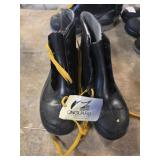 New size 8 onguard steel toe rubber boots