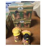 2 pairs of Salt and pepper shakers