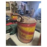 Metal gas can
