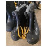 New Size 8 steel toe Onguard rubber boots