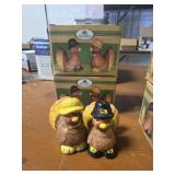 2 pairs of Salt and pepper shakers