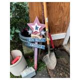 Shovel, Yard Decorations