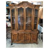 Hibriten China Cabinet