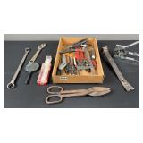 Large Snip Staple Gun Screw Drivers Saw Blades Pry Bar