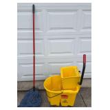 Rubbermaid Rolling Mop Bucket & Mop