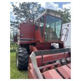 International 1440 Combine