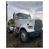 '89 White GMC Conventional WCM Semi Tractor