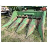 John Deere 443 corn head