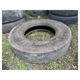 11R22.5 tire