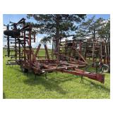 IH 4500 Field Cultivator  27'