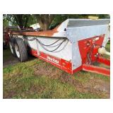 New Idea 3732 Tandem Manure Spreader