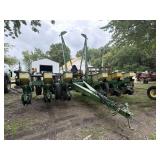 7200 John Deere  Vac Planter   12 Row 30"