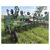 JD 825 Row Crop Cultivator