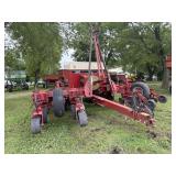 IH 900 Planter 8 row 36