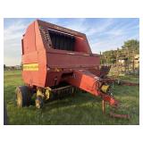 New Holland 660 Round Baler