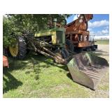 John Deere 620 Tractor w/Loader