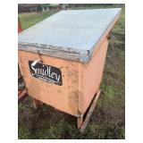 Calf feeder