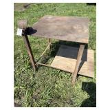 Work bench with vise