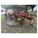International 710  4 bottom plow 18'