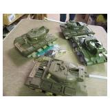 4 Remco Bulldog tank battery operated