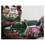 assorted christmas decor wall hanging wreath misc