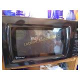 nice Magic Chef microwave good used condition