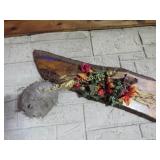 wood slab w florals and beehive