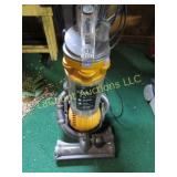 nice Dyson vacuum cleaner DC25