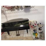 mini piano Snoopy figures
