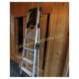 nice folding step ladder 4 step good condition