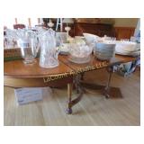 Gorgeous dining room table w 4 leaves