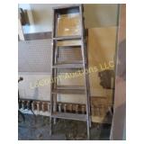 6' wood ladder