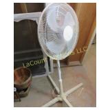 oscillating floor fan