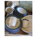 Gibson dinnerware set good used condition