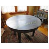 antique round table w 2 leaves 4 chairs
