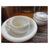 chamber pot w lid basin and large handle bowl
