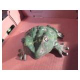 cast aluminum garden frog